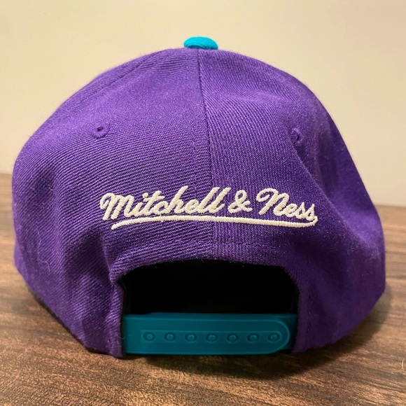 Mitchell & Ness Charlotte Hornets SnapBack hat - Picture 2 of 5